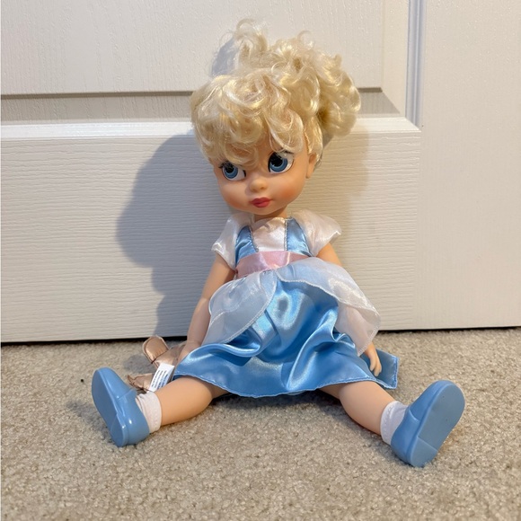 Disney Animators’ Collection Cinderella Doll - Picture 2 of 4